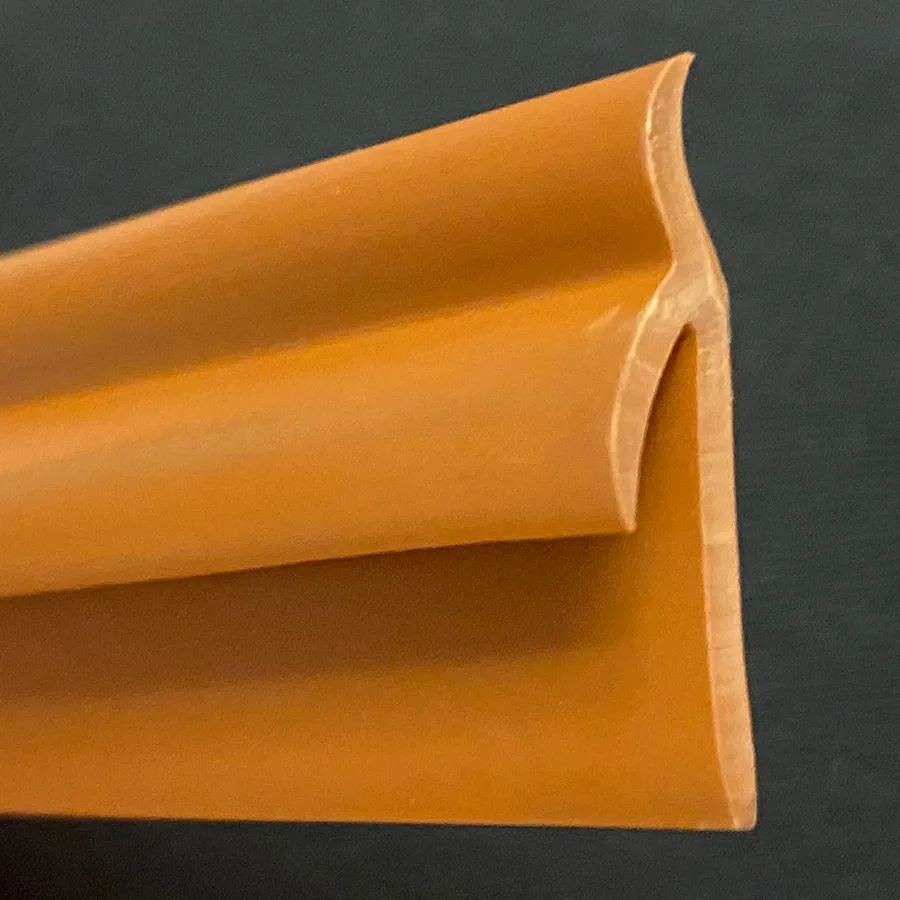 3/4″ Vinyl Cove Molding – 24′ Pkg